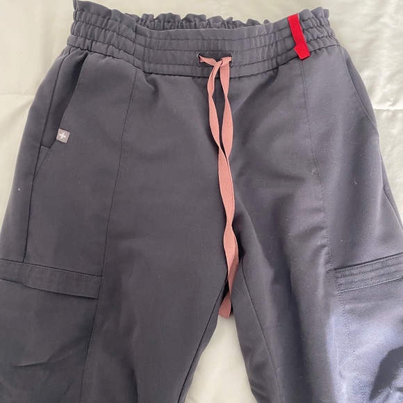 FIGS CHARCOAL LESAGE LIMITED EDITION (JOGGER) - Picture 1 of 4